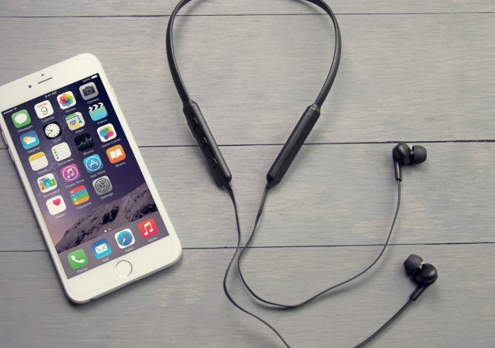 Mee Audio N1 – super wygodne dokanałówki Bluetooth ze stopu metali i Universal Armband – etui na ramię do smartfona lub odtwarzacza