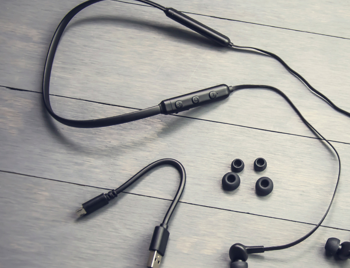 Mee Audio N1 – super wygodne dokanałówki Bluetooth ze stopu metali i Universal Armband – etui na ramię do smartfona lub odtwarzacza