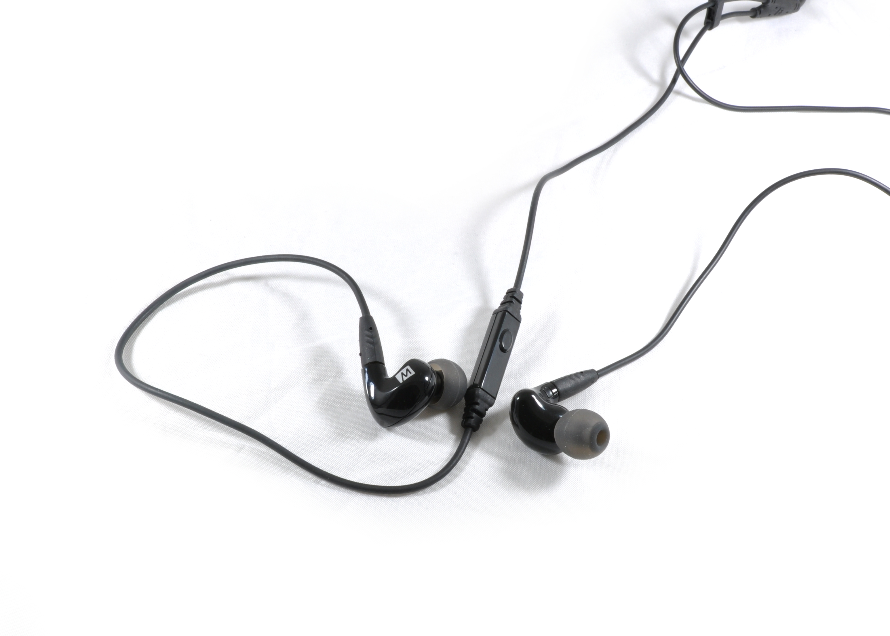 Dla audiofilów i tych, którzy chcą się nimi stać: słuchawki dokanałowe do 500zł - test, recenzja, opinie